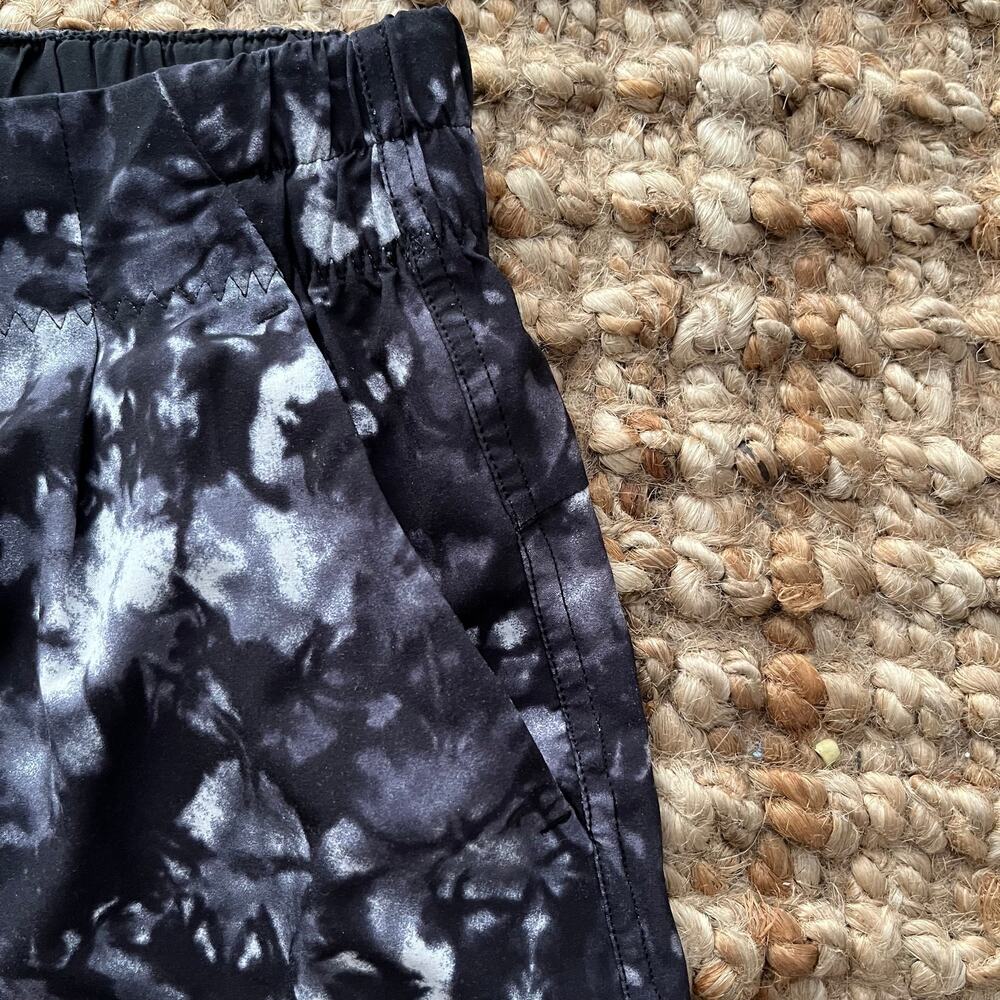Lululemon Spring Break Away Short 10 Dusk Dye White Black Athletic EUC - Picture 10 of 13